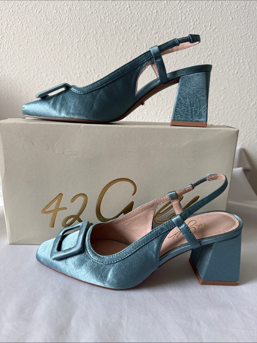 Slingback Block Heel Pumps in Zilina / Blue by 42 Gold